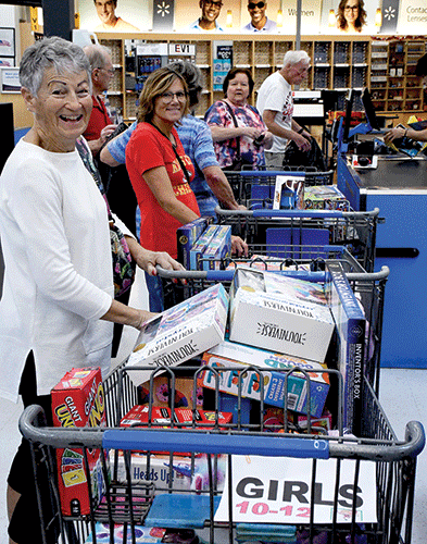 20221221 Elks shopping for toys web