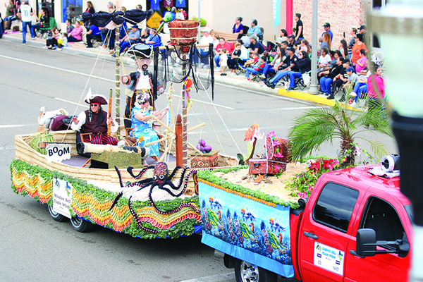 20191226 TCF Parade of Oranges 1 GU IMG 4272