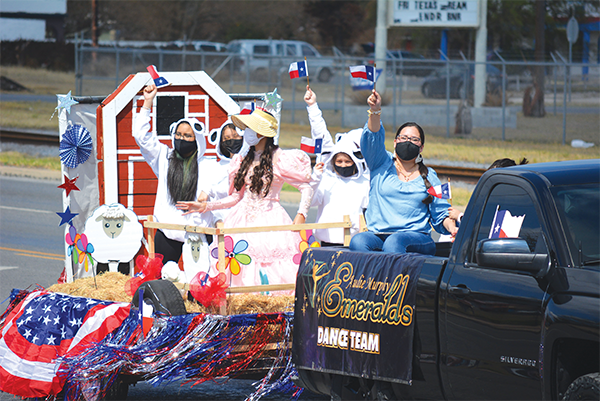 alamo parade 0218 600px